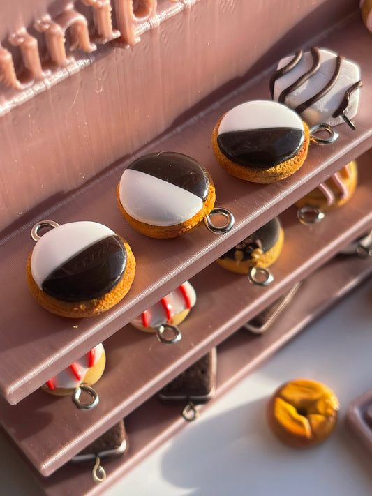 Manhattan Black & White Cookie Charms