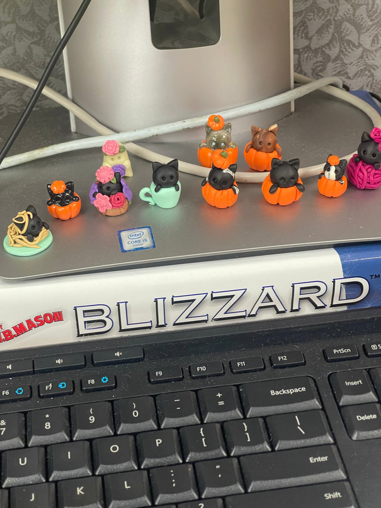 Creative Tiny Desk Vibes, Trinket trays & more - juniperzcreations