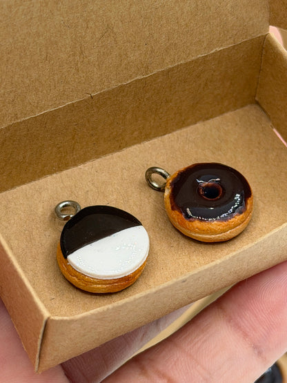 🍰 Zebra Cake Charms