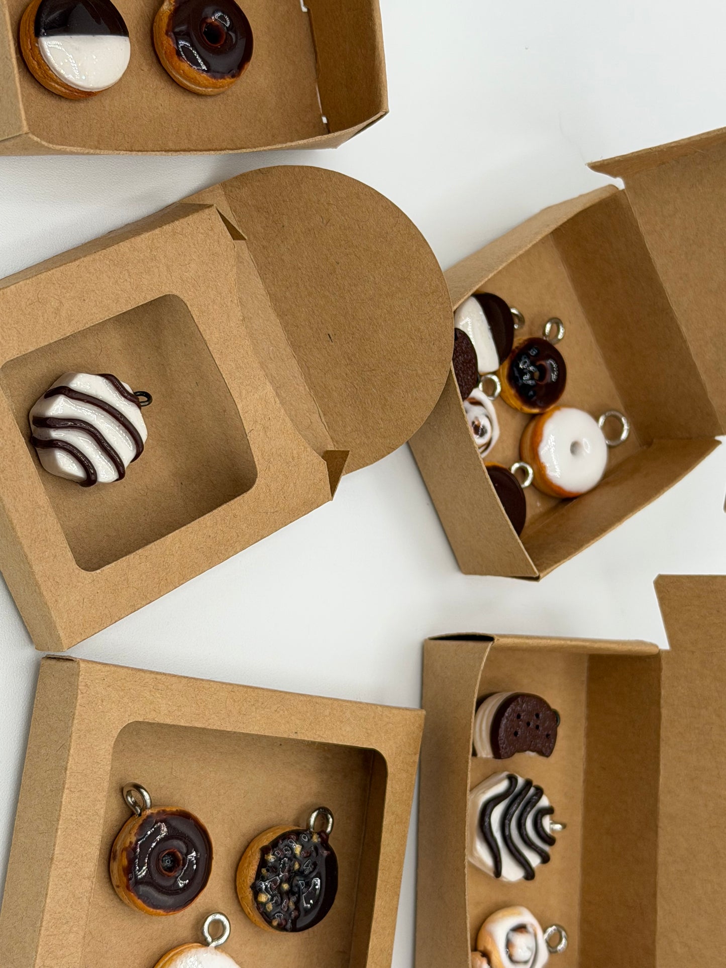 🍰 Zebra Cake Charms