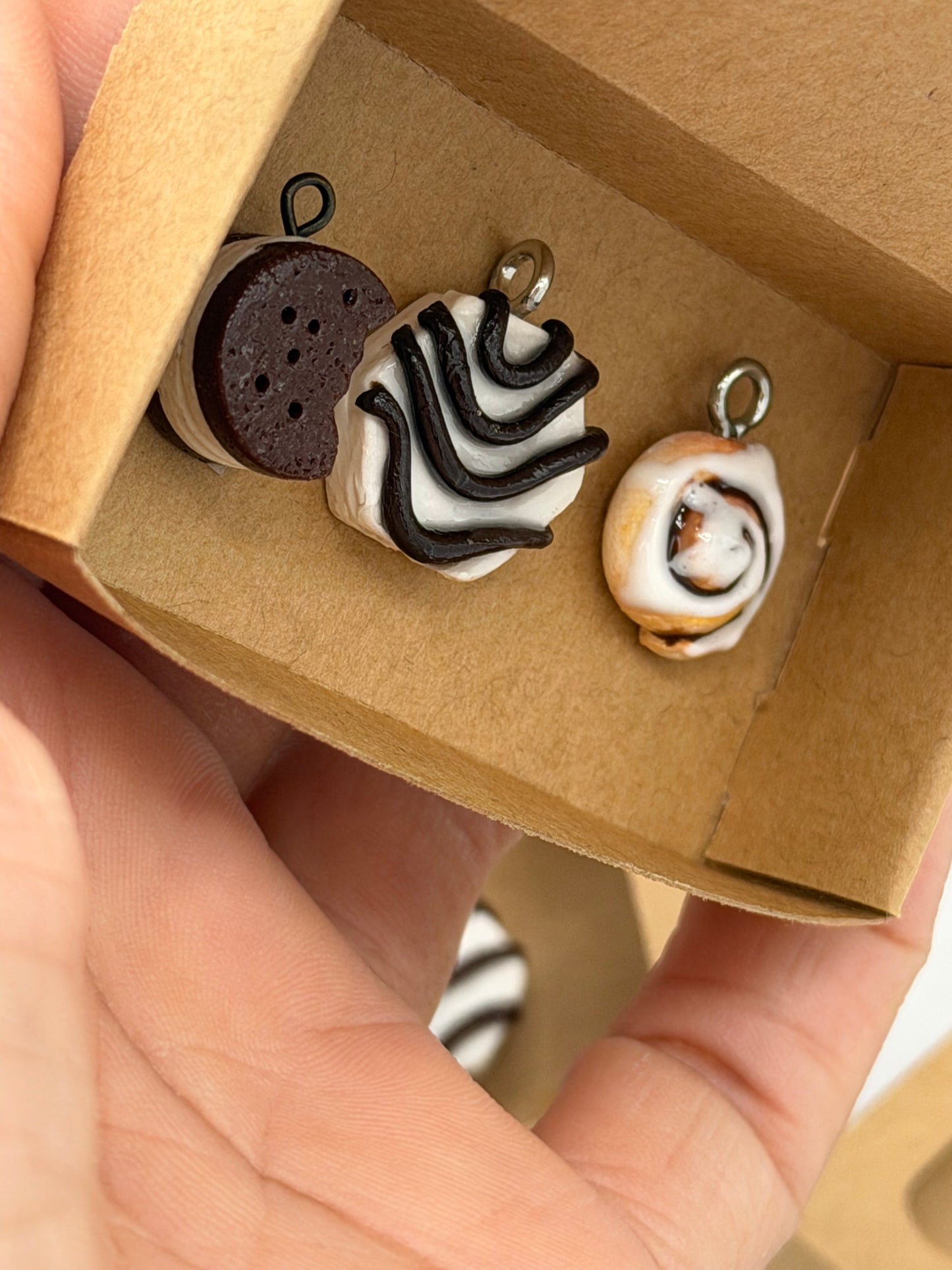 🍰 Zebra Cake Charms