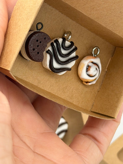 🍰 Zebra Cake Charms