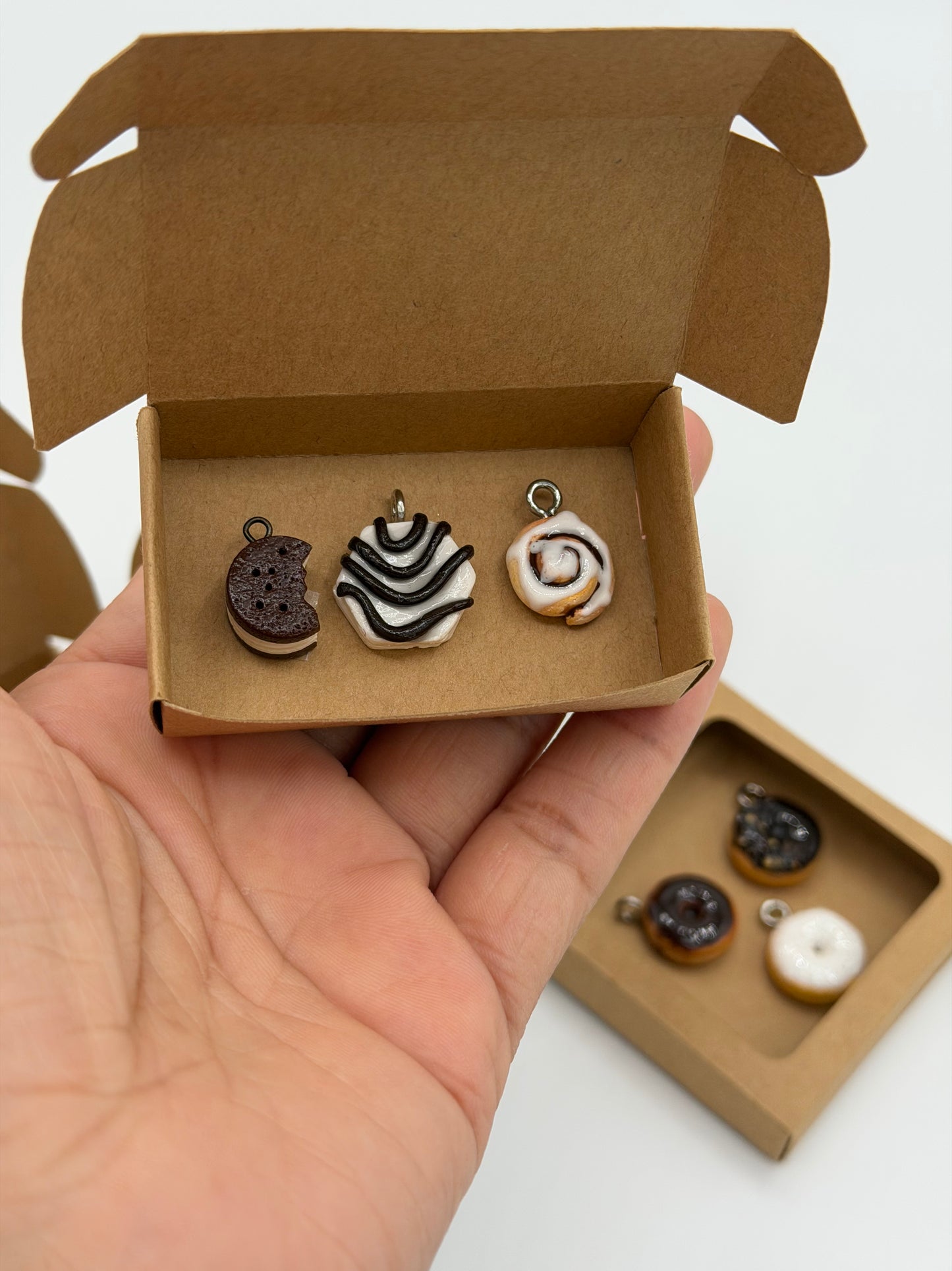 🍰 Zebra Cake Charms